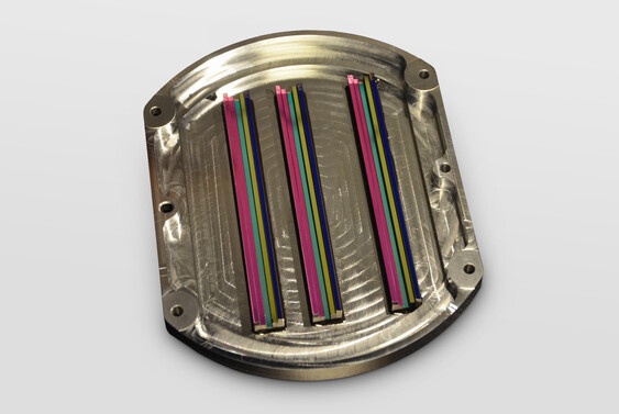 Beam splitter for airborne cameras for the fragmentation of colors and angles Beam splitter for airborne cameras for the fragmentation of colors and angles